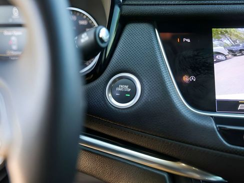 Used 2025 Cadillac XT6 Luxury FWD image 17