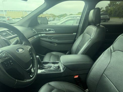 Used 2018 Ford Explorer Limited w/ Equipment Group 301A AWD/4WD image 9
