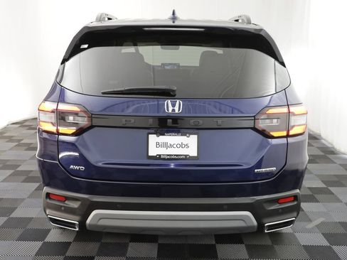 Used 2024 Honda Pilot Touring image 17