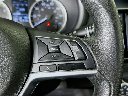 Used 2021 Nissan Kicks S FWD image 17