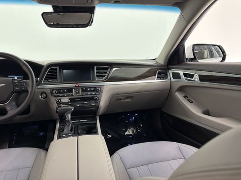 Used 2019 Genesis G80 3.8 RWD image 31