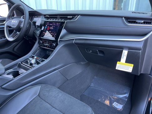 New 2025 Jeep Grand Cherokee L Altitude image 16