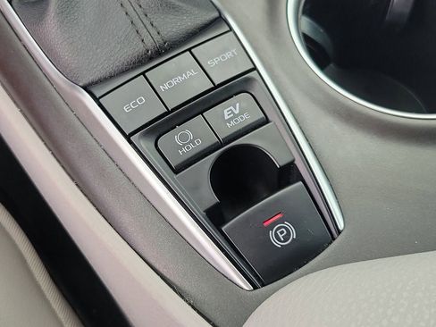 Used 2023 Toyota Camry XLE FWD image 28