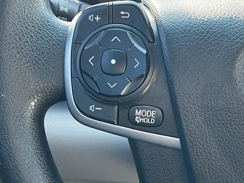 Used 2013 Toyota Camry LE image 16