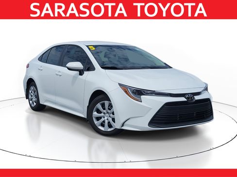 Used 2025 Toyota Corolla LE image 1