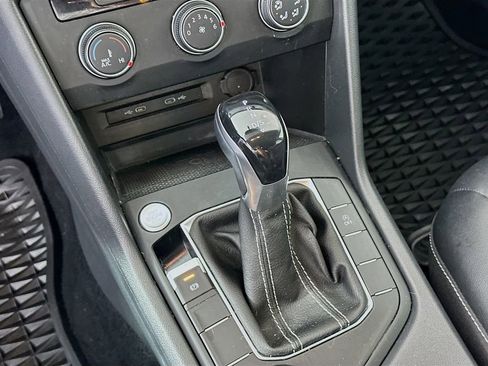 Used 2022 Volkswagen Taos SE image 16