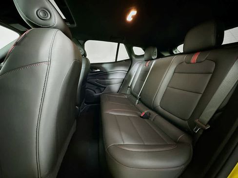 Used 2024 Chevrolet Trax RS w/ Sunroof Package image 13