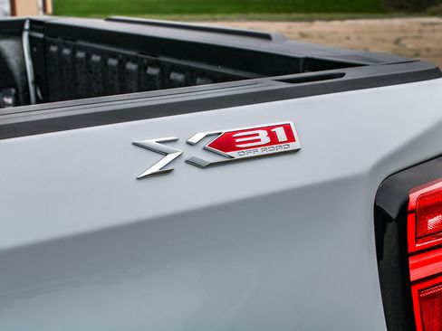 New 2026 GMC Sierra 1500 SLT w/ SLT Premium Plus Package AWD/4WD image 12