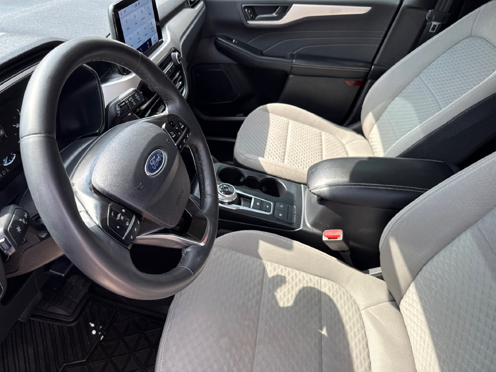 Used 2022 Ford Escape SE w/ SE Sport Appearance Package FWD image 18