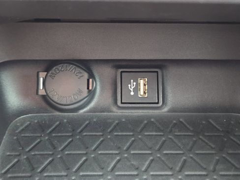 Used 2025 Toyota RAV4 XLE Premium FWD image 25