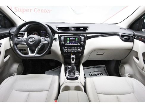 Used 2022 Nissan Rogue Sport SL FWD image 6