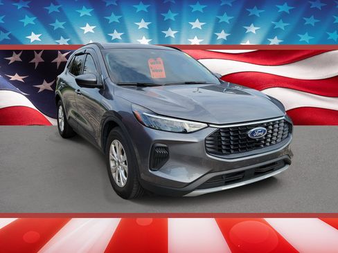 Used 2024 Ford Escape Active w/ Tech Pack #2 FWD image 1