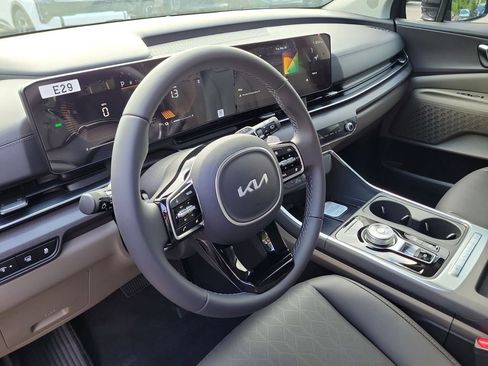 New 2026 Kia Carnival EX FWD image 23