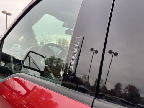 Used 2022 Ford F350 Lariat w/ Black Appearance Package image 8