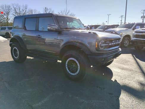 Used 2024 Ford Bronco Outer Banks w/ Sasquatch Package image 3