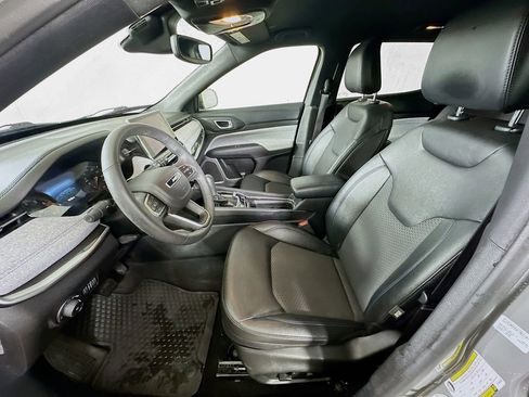 Used 2024 Jeep Compass Latitude w/ Convenience Group image 15