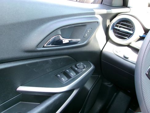 New 2026 Chevrolet Trax LS w/ LS Convenience Package FWD image 21