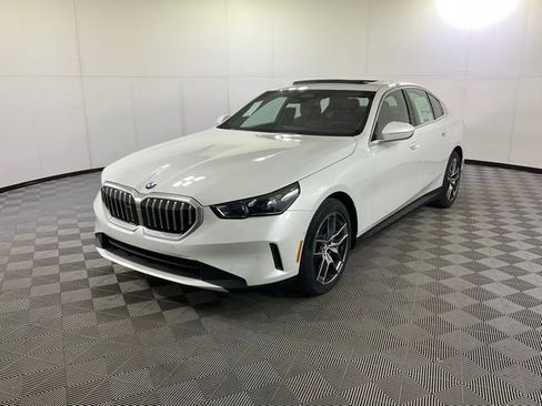 New 2026 BMW 530i xDrive AWD/4WD image 1