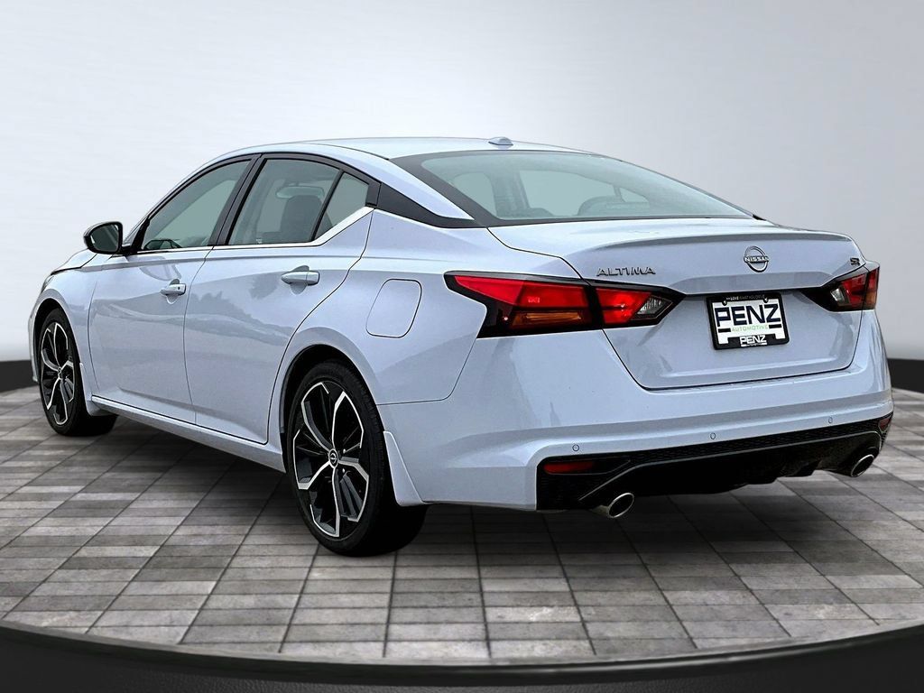Used 2025 Nissan Altima 2.5 SR w/ SR Premium Package FWD image 5