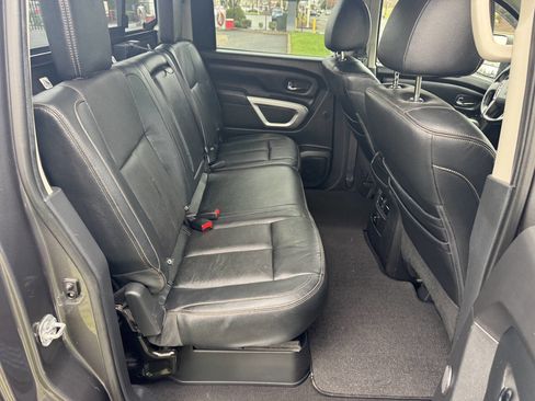 Used 2017 Nissan Titan SL w/ Chrome Package image 10