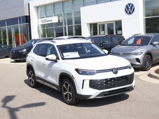 New 2025 Volkswagen Tiguan SE image 1