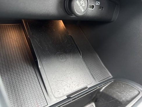 Used 2025 Volvo XC40 B5 Core w/ Protection Package Premier image 17