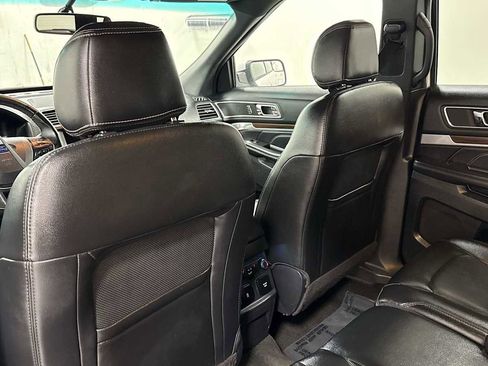 Used 2017 Ford Explorer Limited image 26