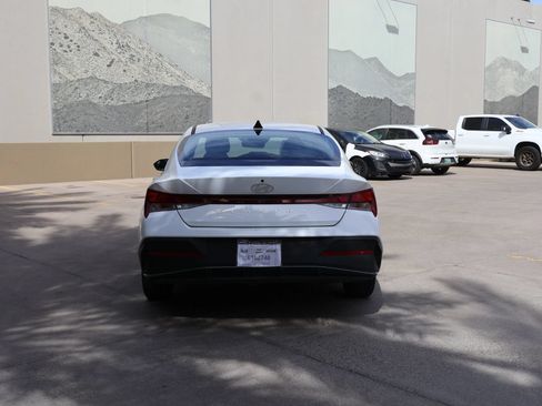 Used 2025 Hyundai Elantra SE FWD image 6