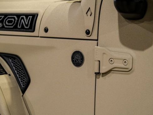 Used 2025 Jeep Wrangler Unlimited Rubicon w/ Technology Group image 44