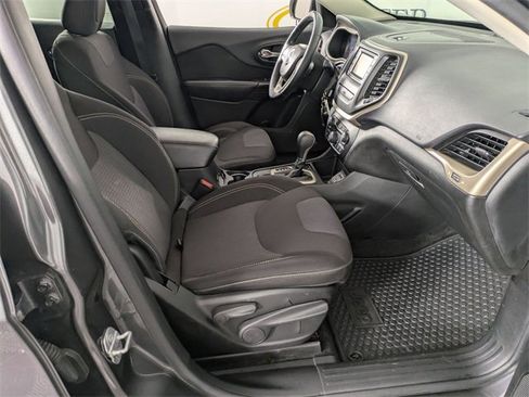 Used 2015 Jeep Cherokee Latitude w/ Cold Weather Group image 30