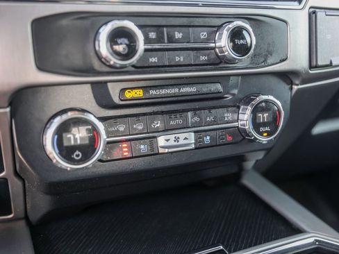 Used 2022 Ford F350 Platinum w/ FX4 Off-Road Package image 23