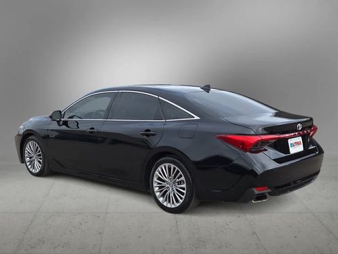 Used 2019 Toyota Avalon Limited FWD image 6