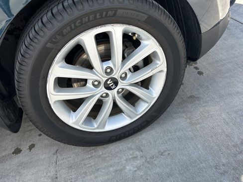 Used 2017 Kia Soul + image 15