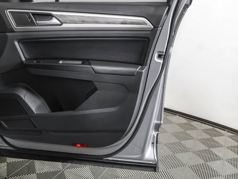 Used 2020 Volkswagen Atlas Cross Sport SE w/ Panoramic Sunroof Package image 47