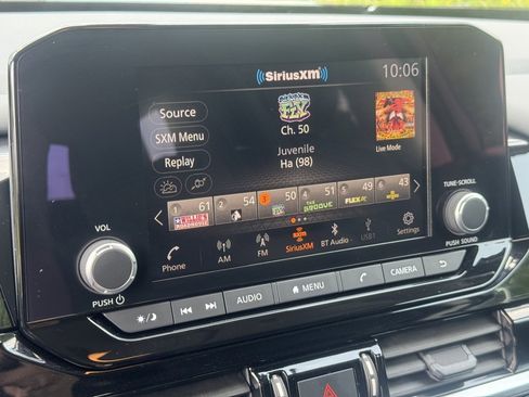 Certified 2025 Nissan Pathfinder SV w/ Black Appearance Package image 12