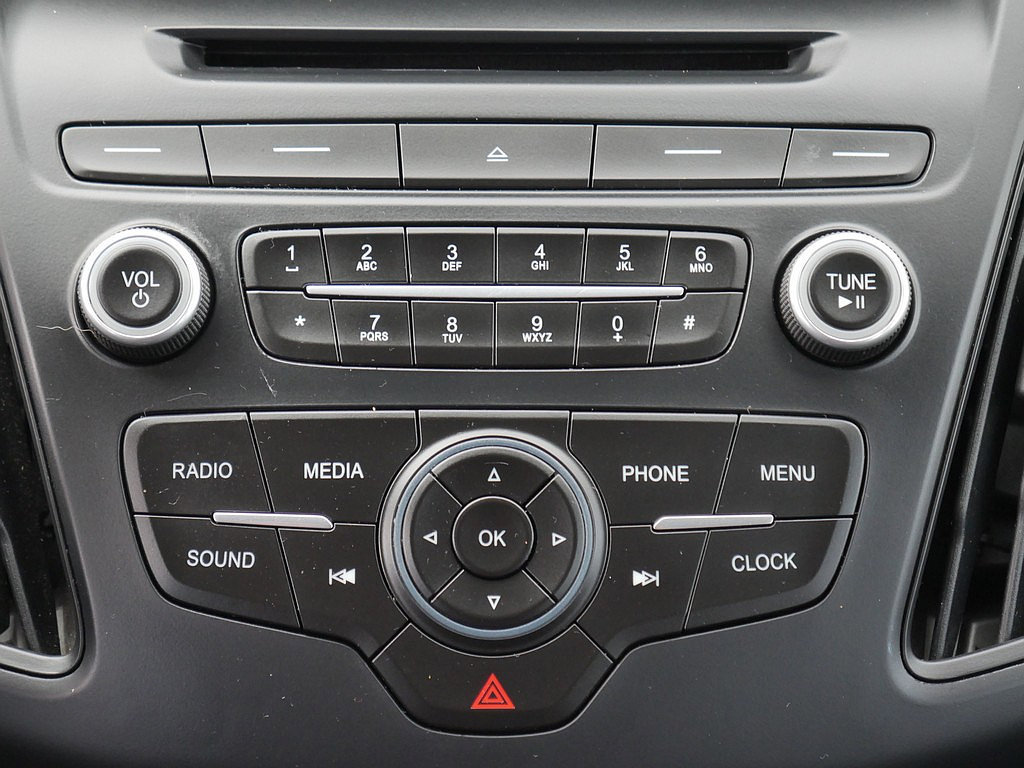 Used 2016 Ford Focus SE w/ SE Cold Weather Package FWD image 22