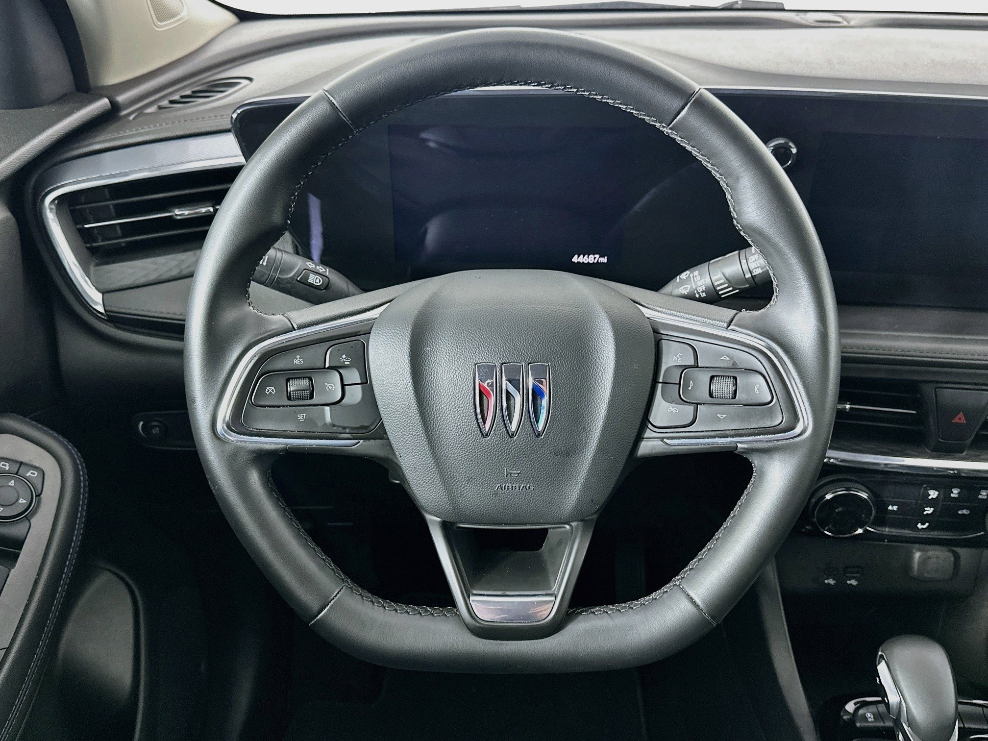 Used 2025 Buick Encore GX Sport Touring FWD image 18