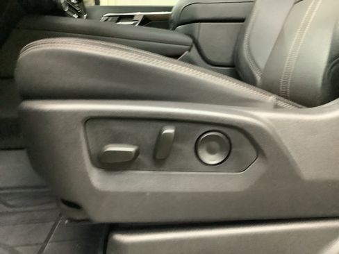 Used 2025 Chevrolet Tahoe High Country AWD/4WD image 15