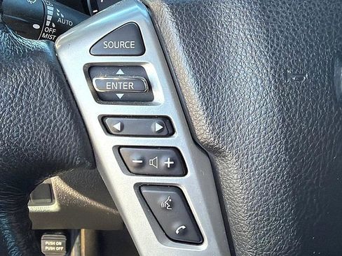 Used 2021 Nissan Titan SV w/ SV Convenience Package image 19