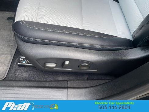 Used 2024 Chevrolet Equinox EV LT FWD image 25