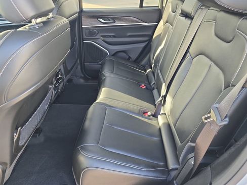 Used 2023 Jeep Grand Cherokee Limited w/ Black Appearance Package image 16