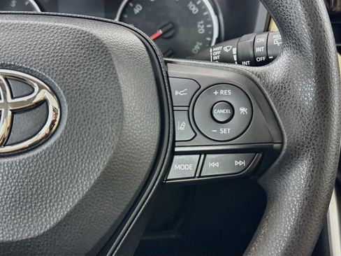 Certified 2022 Toyota RAV4 XLE w/ Convenience Package FWD image 17