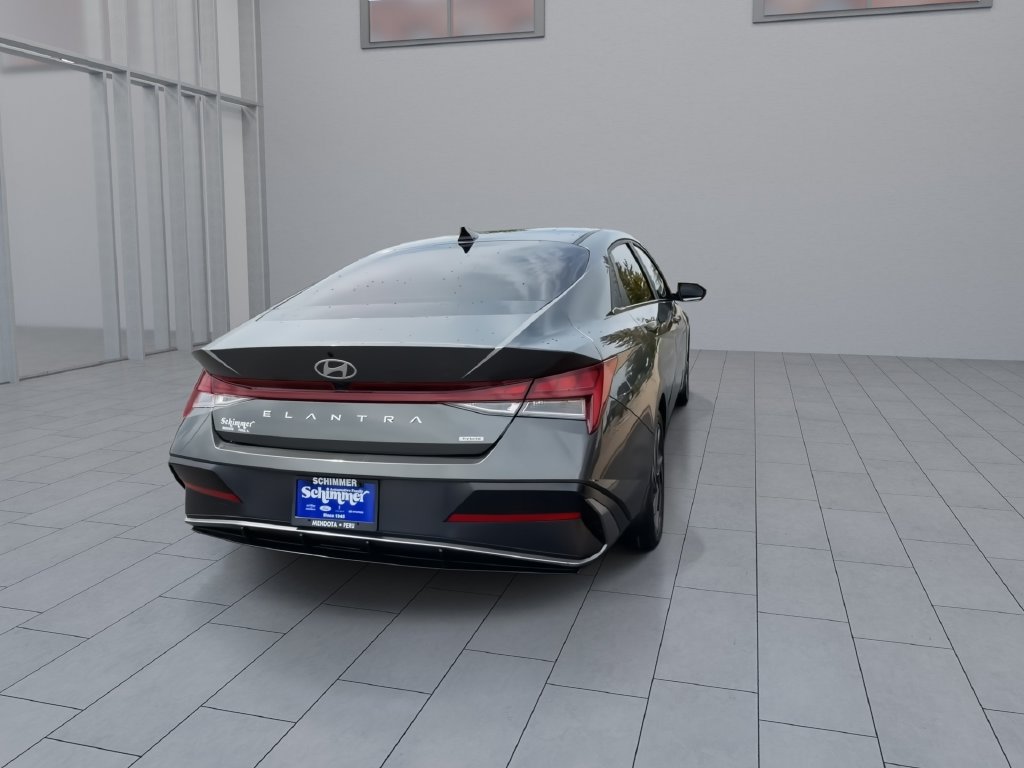 Used 2025 Hyundai Elantra Limited FWD image 7
