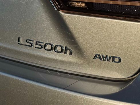 Used 2023 Lexus LS 500h AWD w/ Luxury Package image 19