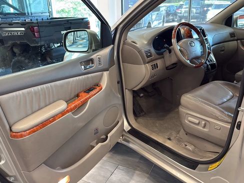 Used 2006 Toyota Sienna XLE Limited w/ XLE Limited Pkg 2 AWD/4WD image 15