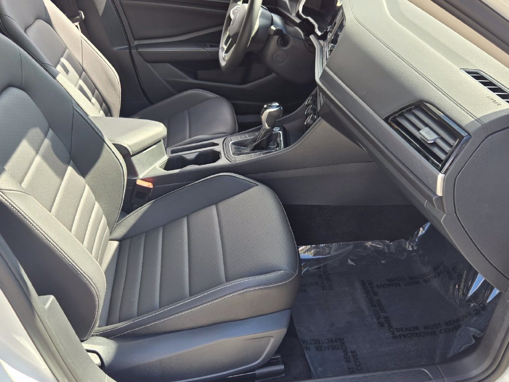 Used 2024 Volkswagen Jetta SE w/ Panoramic Sunroof Package FWD image 18