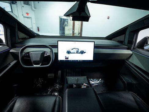 Used 2024 Tesla Cybertruck AWD Crew Cab image 43