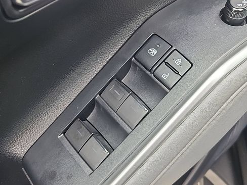 Used 2022 Toyota Highlander XLE AWD/4WD image 26