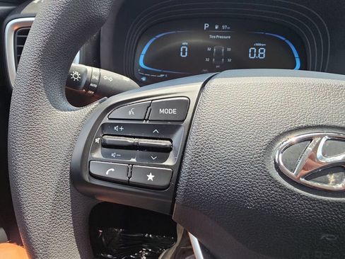 Certified 2025 Hyundai Venue SE FWD image 21