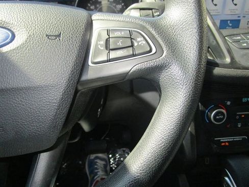 Used 2019 Ford Escape SE image 32